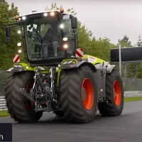 Claas Xerion 5000 Trac VC sur le circuit allemand de Nürburgring