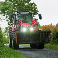 Sur route, la tracteur Massey Ferguson MF 5S.125 s'est montré très confortable.