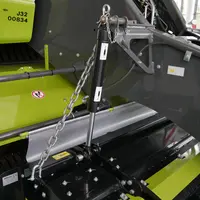 Relevage hydraulique du broyeur Müthing sur presse Claas Quadrant 5300