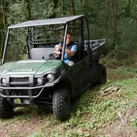 Le SSV Kawazaki Mule Pro-DX se montre plutôt agile en franchissement, malgré son gabarit encombrant et sa garde au sol limitée