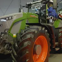 Les tracteurs Fendt 900 Vario et 1000 Vario bénéficient en option d'un système de nettoyage automatique du filtre à air.