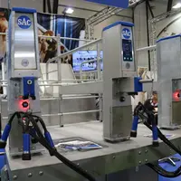 Ce roto dispose de vérins pneumatiques rétractables, qui guident la corde de décrochage lorsque le poste passe au niveau de l’entrée et de la sortie.