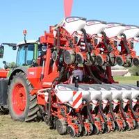 La gamme de semoirs monograines Prosem se décline en version à châssis télescopique repliable de 12 rangs.  © M. Portier