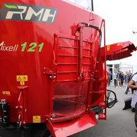 Sur les mélangeuses traînées RMH, la turbine de paillage reçoit un bac à pierres et la vis de mélange prend un sens anti-horaire, © M. Portier