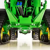 Les tracteurs articulés John Deere 8 RX sont équipés d'un relevage avant Laforge. © Laforge