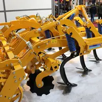 Le déchaumeur Cayman CF d'Alpego reprend les dents à sécurité non-stop (750 kg à la pointe), la rangée de disques niveleurs et l'offre de 4 rouleaux (