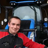 David Couillard, salarié de Jean-Marie Toutain, a testé le tracteur New Holland T5.140 Auto Command. © D. Laisney