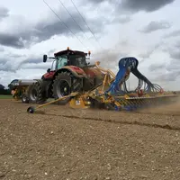 La Cuma La Saint Gilloise dispose d’un ensemble Alpego comparable pour les semis de céréales. Elle vient par ailleurs d’investir dans un semoir Sky Ma