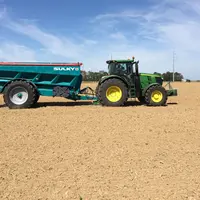 La gamme d’épandeurs d’engrais traînés XT de Sulky accueille un troisième modèle de grosse capacité, le XT 160 de 13 000 l. © Sulky