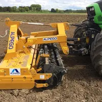 Alpego a développé un kit pour utiliser sur le relevage avant les herses rotatives BF et RM, ainsi que les fraises rotatives FG et FZ. © Alpego