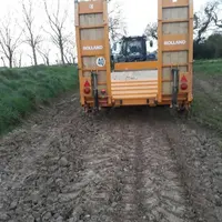 Le porte-engins Rolland PE 320 est disponible en version 25 ou 40 km/h. © Rolland
