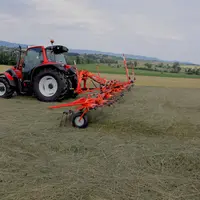La faneuse GF 8700 reçoit huit toupies dotées de six bras. © Kuhn