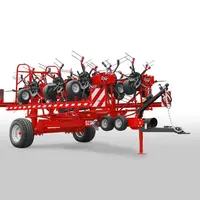 La nouvelle faneuse Spider 1300/12T se replie sur son essieu de transport.