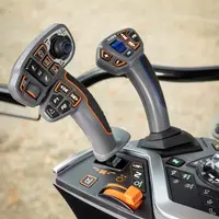 Le joystick des Massey Ferguson 5S et 8S intègre un micro-joystick proportionnel pour piloter deux distributeurs. © Massey Ferguson