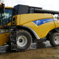 Johane Berthier a investi 110 000 euros hors taxes dans une moissonneuse-batteuse  New Holland CR9070 comptabilisant, lors de son achat, 1 400 heures