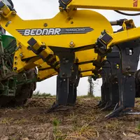 Les dents Zero-Mix du décompacteur Terraland TN interviennent en profondeur sans bouleverser la surface du sol © Bednar