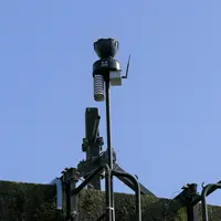 Installée au milieu de l'exploitation, la station météorologique du GRCeta permet d'affiner l'irrigation en connaissant la pluviométrie réelle. Elle s