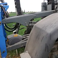 Le pulvérisateur traîné Evrard Meteor R-Activ est équipé d'un relevage de rampe à parallélogramme intégrant une suspension par boules d'azote.