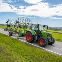 Au transport, l'andaineur Fendt Former 12545 ne dépasse pas 4 m de haut.