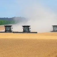 Les moissonneuses-batteuses Fendt Ideal bénéficient d'une nouvelle correction RTK pour une précision de 2 cm.