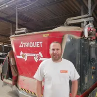 Christophe Chaumont, associé du Gaec du Progrès, estime que le surcoût à l’investissement dans le robot d’alimentation Trioliet Triomatic est compensé