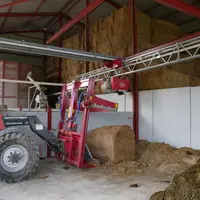 Le remplissage de la cuisine du robot Lely Vector est réalisé deux fois par semaine, mais il demande chaque jour de remonter la partie éboulée des cub