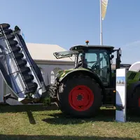La faucheuse portée Claas Disco 4400 Contour présente au transport une hauteur inférieure à 4 mètres.