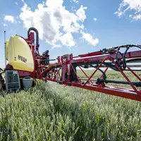 Le pulvérisateur porté Hardi Mega accède désormais au système PrimeFlow déjà éprouvé sur le traîné Navigator.