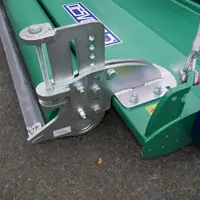 Optionnelle, le rouleau arrière gère la hauteur de coupe du gyrobroyeur Farm-Coupe de Desvoys.