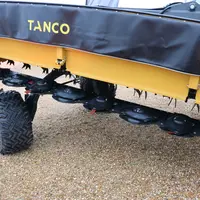 La faucheuse conditionneuse Autocut M9.c de Tanco est dotée de deux lamiers à 9 disques fournies par Comer.