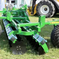 L'outil frontal Vibrodisc de Franquet offre jusqu'à 6 m de largeur de travail pour les tracteurs équipés d'un relevage avant de grosse capacité.
