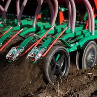 Le combiné de semis Aquila d'Agro-Masz dispose d'éléments à double-disque associé à une roue Farmflex et une herse.