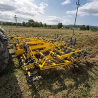 Le cultivateur Versatill de Bednar se décline en largeurs de 4 à 7,50 m.