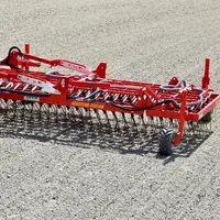 La herse étrille Aerostar-Fusion d'Einböck se décline en trois largeurs de travail de 6,20 à 12,20 m.