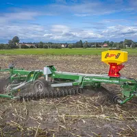 Le déchaumeur à disques chaînés Kelly Tillage 1204 se distingue par la possibilité de travailler différentes largeurs.