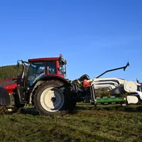 Le porte-à-faux a été réduit sur la dernière génération d'andaineurs à tapis Reiter Respiro R6 rd et R7 rd.