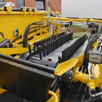 L'adoption d'un second séparateur à doigts sur l'arracheuse de pommes de terre Ropa Keiler II est adapté aux terres riches en mottes et en cailloux.