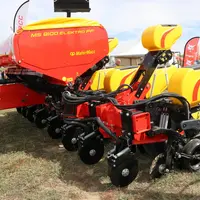 Le semoir monograine traîné  MS 9100 FF de MateMacc dispose d'un repliage vers l'avant.