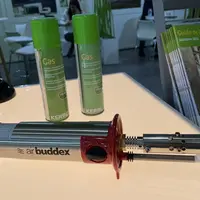 L’écorneur à gaz AirBuddex, distribué par Kerbl, utilise l’air chaud pour scléroser les vaisseaux sanguins des bourgerons cornuaux.