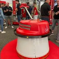 Le robot repousse-fourrage Juno de Lely adopte des roues plus solides et offrant une meilleure adhérence.