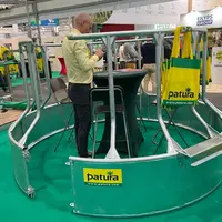 Le râtelier circulaire Patura intègre un attelage trois points pour le transport.