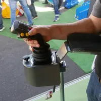 Sur la débrousailleuse Neptune III de Lagarde, il est possible de démarrer la tête de broyage depuis le joystick.