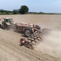 Le semoir Chrono 800 de Maschio Gaspardo se décline en 9 et 12 mètres de large.