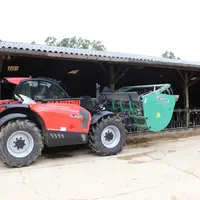 Le désilage au godet mélangeur représente la plus grosse activité du télescopique. © D. Laisney