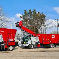 La mélangeuse automotrice BVL V-Mix Drive Maximus 2S à deux vis verticales se décline désormais en version Plus à moteur 4 cylindres, en plus de la ve