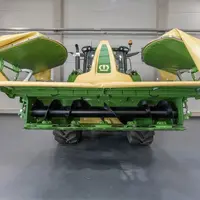 La faucheuse Krone EasyCut F 400 Fold est dépourvue de conditionneur. Elle andaine grâce à des vis.