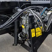 Faucheuse andaineuse MacDon en poste inversé pour la moisson décomposée