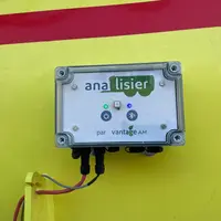 Le boîtier électronique de la solution Ana'Lisier de Vantage AM est relié en filaire à la sonde mesurant la conductivité du lisier et en Bluetooth à l
