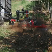 Les démonstrations de désherbage sous le rang dans les vergers ont drainé de nombreux curieux.