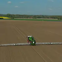 Depuis 2021, Fendt teste la solution de pulvérisation ciblée Smart Farming de Bosch BASF Smart Farming. L'entreprise bavaroise passe à la phase de com